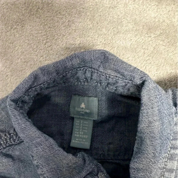 baby GAP - long sleeve button down denim style shirt. Size 2 years - Picture 2 of 4